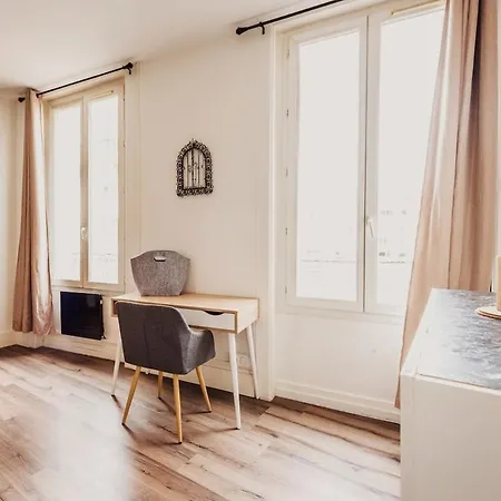 Large T2 Downtown Tram Appartement